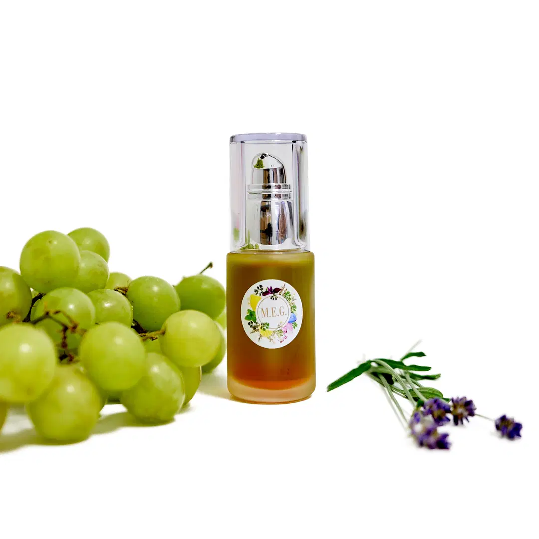 M.E.G Sérum pro problematickou pleť pomáhá léčit akné, ekzém v okolí obličeje, hydratuje a dodává pleti vitamíny.
