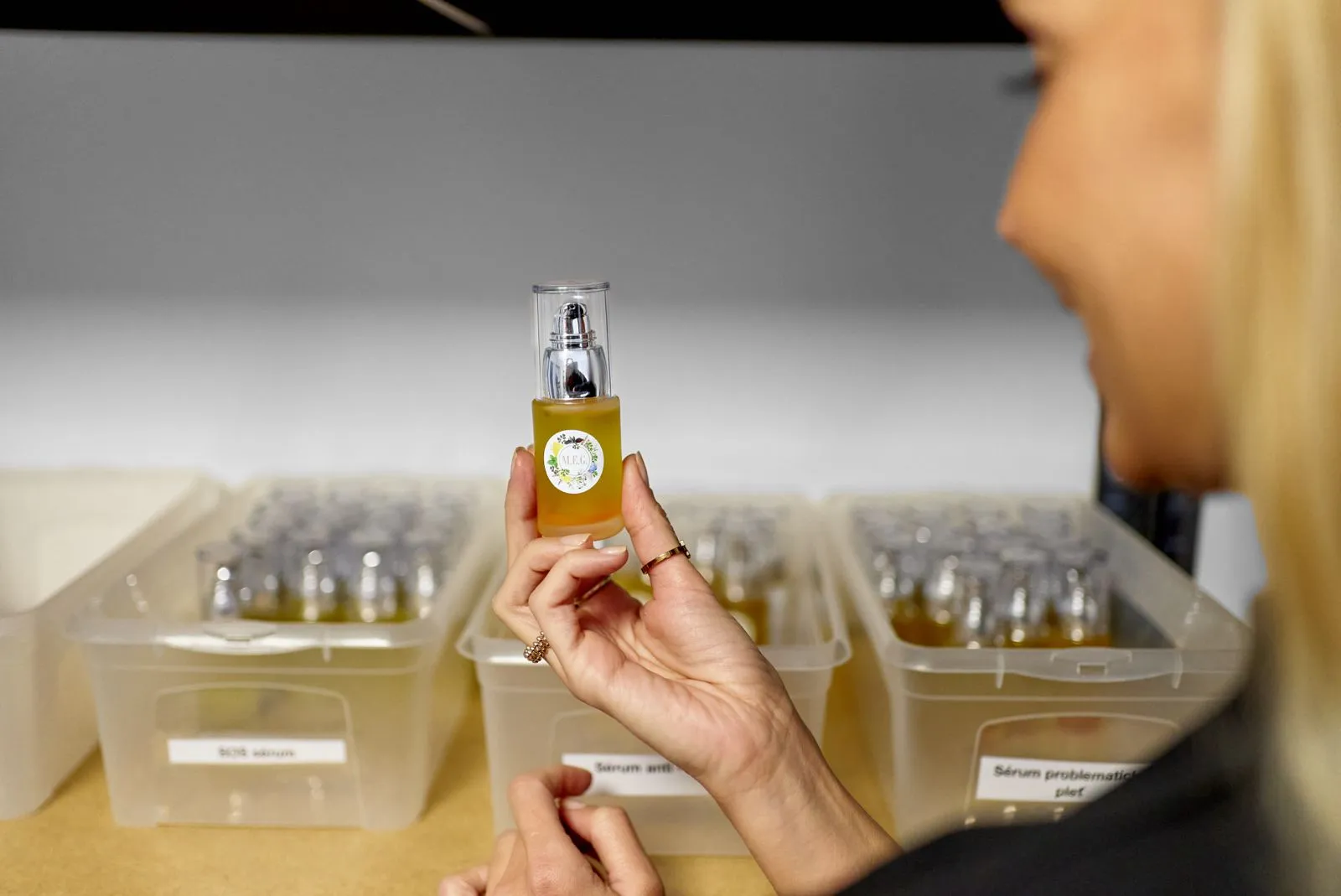 M.E.G Sérum anti-age - hydratace pomáhá bojovat proti příznakům stárnutí pleti.