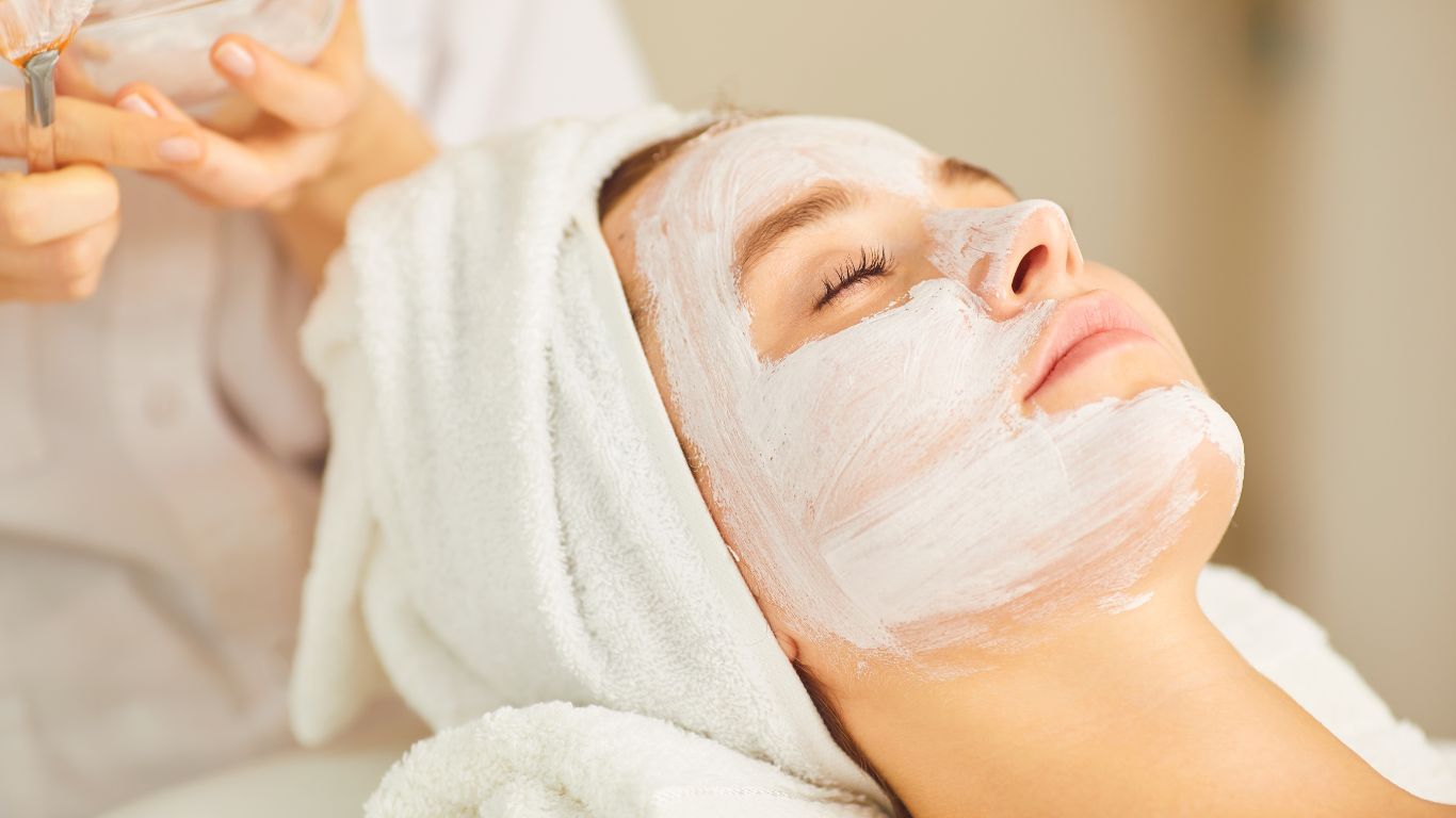 M.E.G Pleťový peeling odstraňuje odumřelé buňky, pomáhá zjemňovat pokožku a hydratuje.